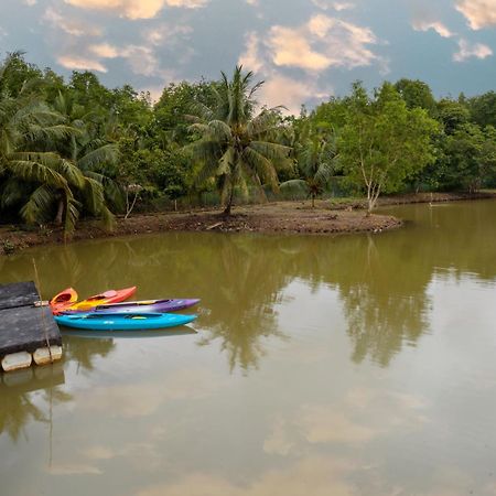 Putra Sentosa Retreat Camp, Sematan Hotell Eksteriør bilde