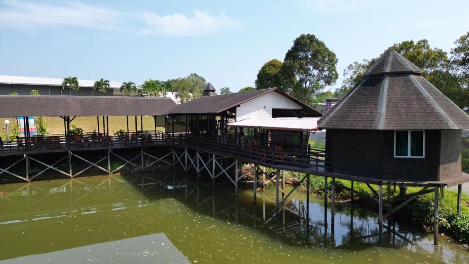Putra Sentosa Retreat Camp, Sematan Hotell Eksteriør bilde