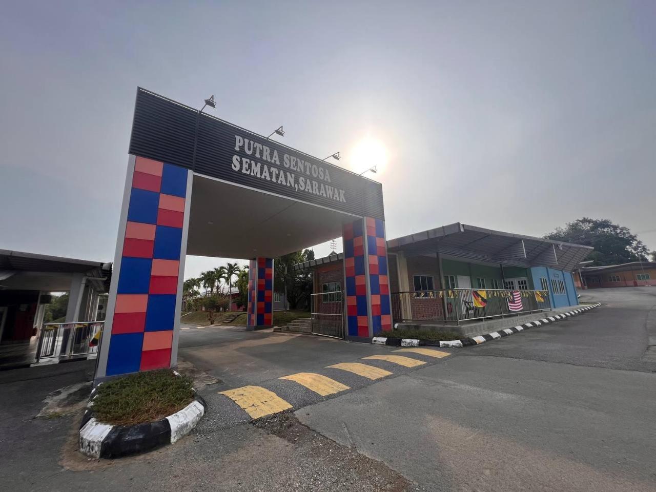 Putra Sentosa Retreat Camp, Sematan Hotell Eksteriør bilde