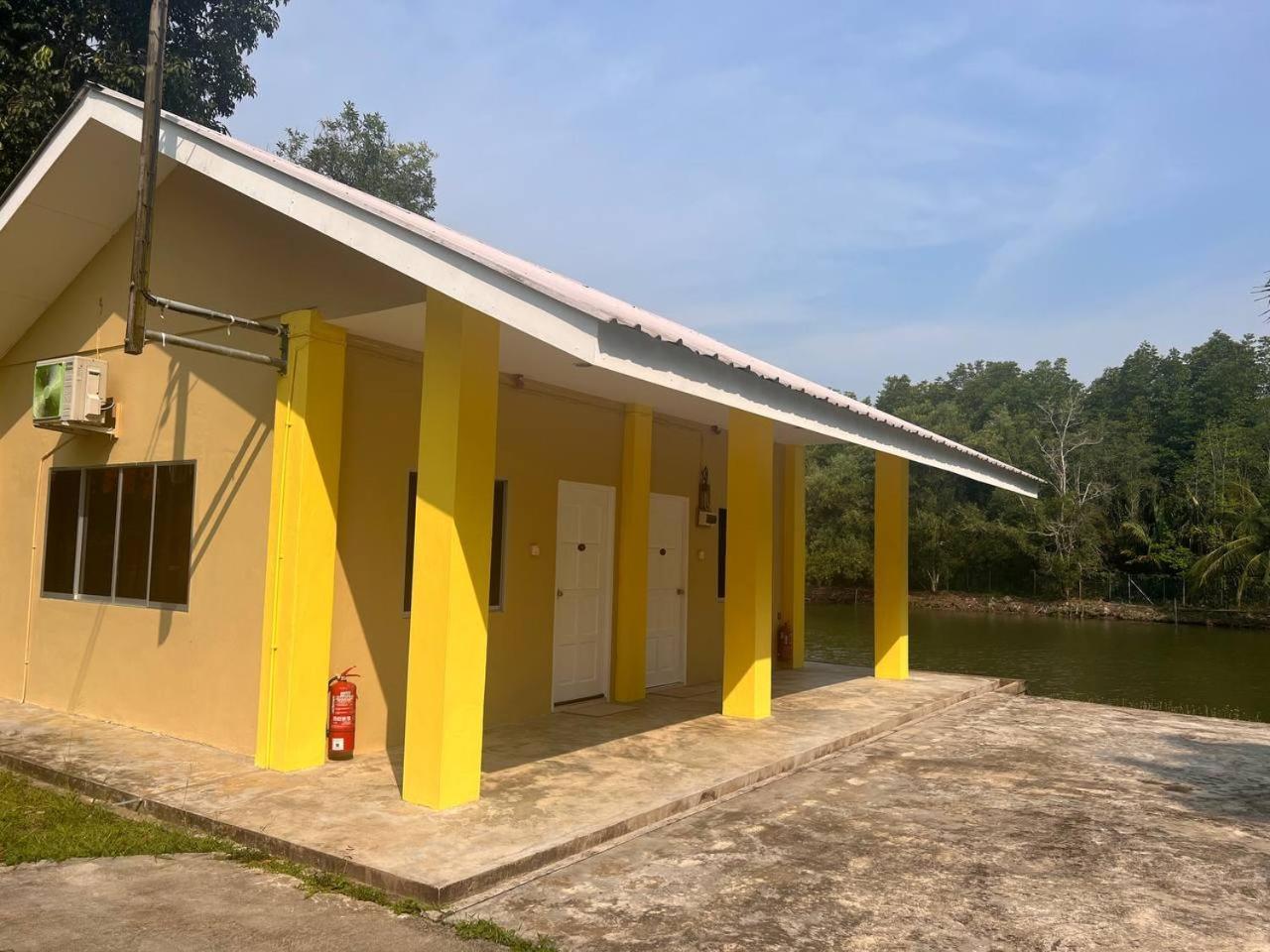 Putra Sentosa Retreat Camp, Sematan Hotell Eksteriør bilde